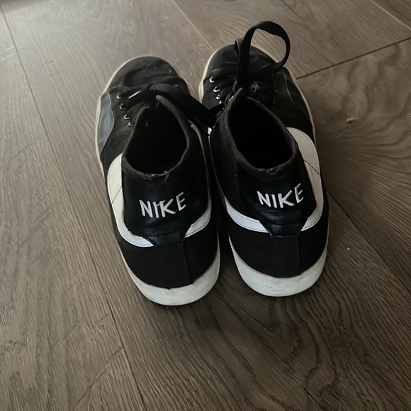 Women’s size 8.5. Worn lightly and in nice shape! - Picture 2 of 4